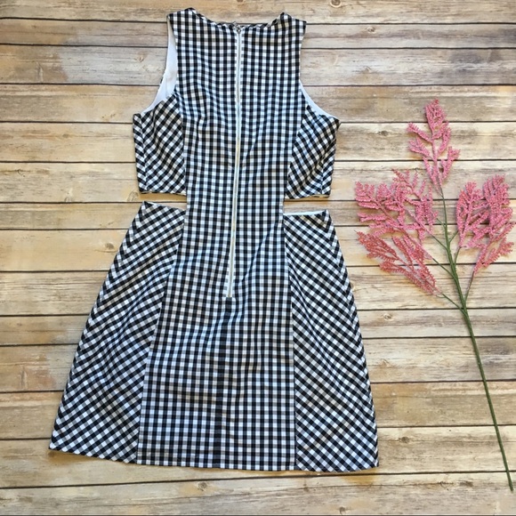Express • Gingham Cut Out Dress - Picture 4 of 8
